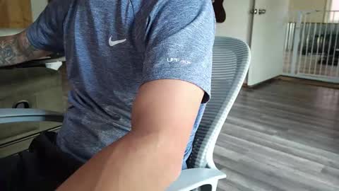 Snapshot of sunny_valentine chatting on 10/25/25, 08:47 sunny valentine online show from 10/25/25, 08:47