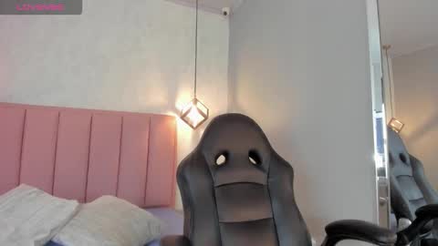  S U N N Y online show from 10/21/25, 12:50