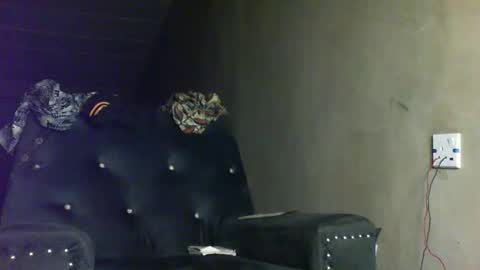 Snapshot of sunnyjohn447 chatting on 09/28/25, 04:34 Sunnyblack2 online show from 09/28/25, 04:34