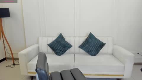 Snapshot of sunnyrivers_ chatting on 10/09/25, 04:38 Sunny Rivers online show from 10/09/25, 04:38