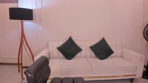 Snapshot of sunnyrivers_ chatting on 10/10/25, 07:02 Sunny Rivers online show from 10/10/25, 07:02