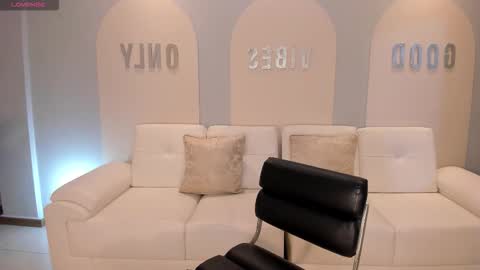 Snapshot of sunnyrivers_ chatting on 10/21/25, 06:08 Sunny Rivers online show from 10/21/25, 06:08