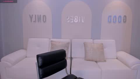 Snapshot of sunnyrivers_ chatting on 10/24/25, 03:52 Sunny Rivers online show from 10/24/25, 03:52