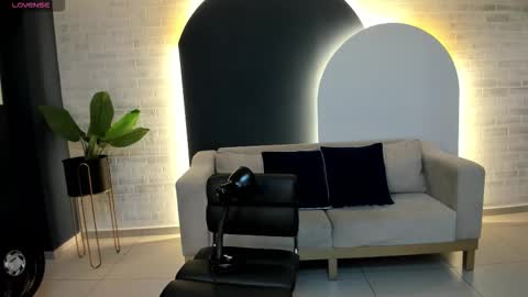 Snapshot of sunnyrivers_ chatting on 11/02/25, 11:01 Sunny Rivers online show from 11/02/25, 11:01