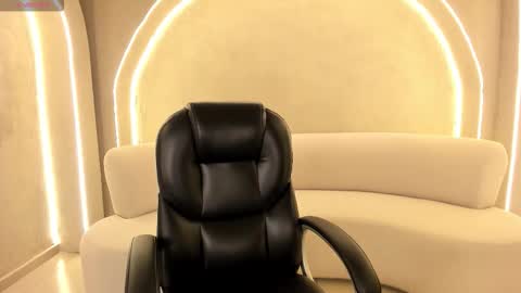 Snapshot of sunnyrivers_ chatting on 11/14/25, 10:58 Sunny Rivers online show from 11/14/25, 10:58