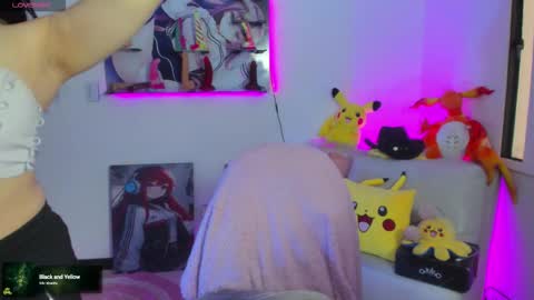 Snapshot of sunofureku_melody chatting on 10/07/25, 12:13 RAVENCLAU GIRL online show from 10/07/25, 12:13