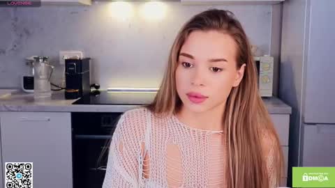 Snapshot of sunsally chatting on 03/06/25, 09:31 Sally online show from 03/06/25, 09:31