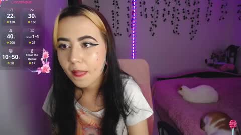 Snapshot of sunset_pienk chatting on 12/13/24, 07:15 Sunset online show from 12/13/24, 07:15