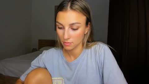 Snapshot of sunsetwithava chatting on 09/16/25, 05:08 sunsetwithava online show from 09/16/25, 05:08