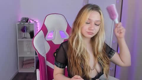 Snapshot of sunshine_angela chatting on 10/16/25, 02:29 ANGELA online show from 10/16/25, 02:29