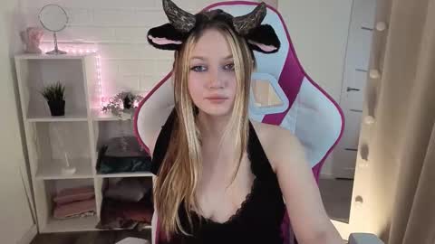 Snapshot of sunshine_angela chatting on 11/20/25, 02:39 ANGELA online show from 11/20/25, 02:39