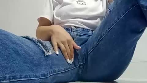 Annie online show from 12/02/24, 01:25