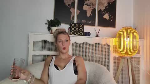 Snapshot of sunshine_diddy chatting on 12/20/24, 01:14 Ava online show from 12/20/24, 01:14