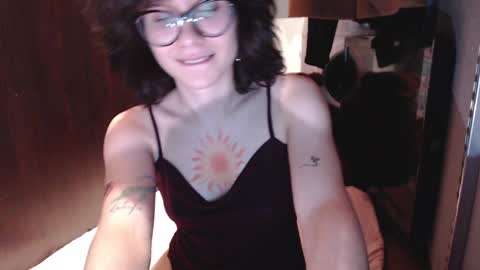 Snapshot of sunshinehella chatting on 12/13/24, 04:49 Hella online show from 12/13/24, 04:49