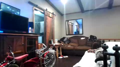 Snapshot of superd512 chatting on 12/10/24, 11:43 Guero Cash online show from 12/10/24, 11:43
