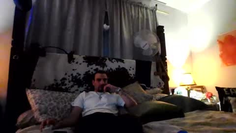 Snapshot of superd512 chatting on 12/30/24, 09:16 Guero Cash online show from 12/30/24, 09:16
