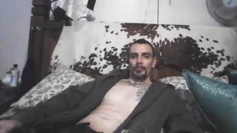 Snapshot of superd512 chatting on 01/06/25, 03:42 Guero Cash online show from 01/06/25, 03:42