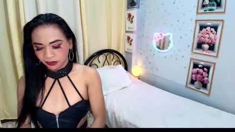 Snapshot of superlatinaasian4u chatting on 09/24/25, 12:25 URWILD-JASMINE online show from 09/24/25, 12:25