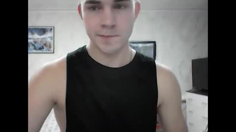 Snapshot of supermanqsky chatting on 12/20/24, 01:22 SupermanQSky online show from 12/20/24, 01:22