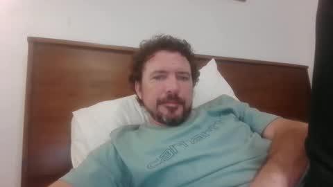 Snapshot of superschnip chatting on 10/15/25, 02:17 superschnip online show from 10/15/25, 02:17