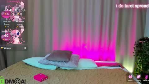 Snapshot of susan__clark chatting on 10/17/25, 02:04 Annie online show from 10/17/25, 02:04