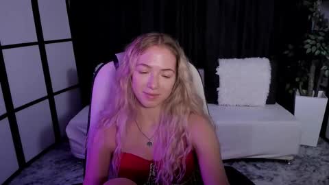 Susan online show from 10/24/25, 02:52