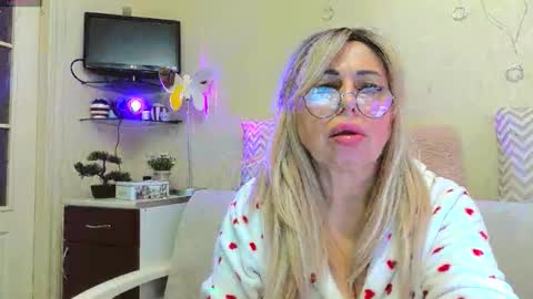 Snapshot of susienoreen chatting on 10/15/25, 07:41 SusieNoreen online show from 10/15/25, 07:41