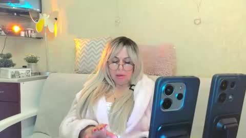 Snapshot of susienoreen chatting on 10/25/25, 11:29 SusieNoreen online show from 10/25/25, 11:29