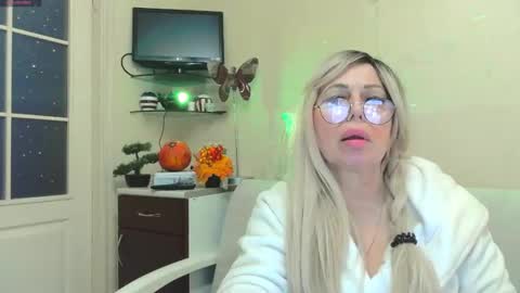 Snapshot of susienoreen chatting on 10/29/25, 09:11 SusieNoreen online show from 10/29/25, 09:11