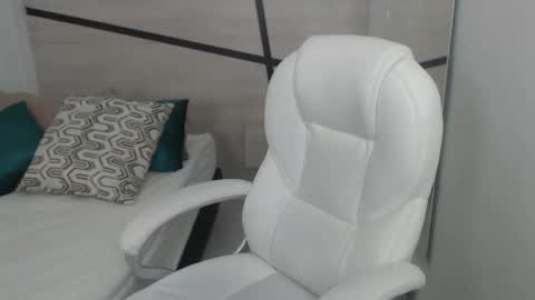 sussy leon online show from 01/17/25, 12:10