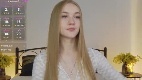 Suzi online show from 10/23/25, 01:21