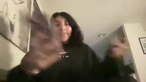 Suzy online show from 10/20/25, 04:02