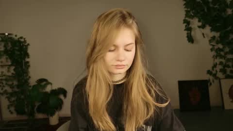 Snapshot of swag_evalution chatting on 11/25/25, 05:40 Eva online show from 11/25/25, 05:40