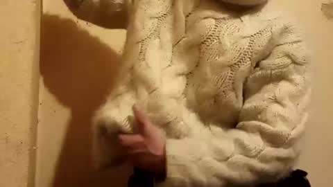 Snapshot of sweaterboy666 chatting on 12/19/24, 06:23 sweaterboy666 online show from 12/19/24, 06:23