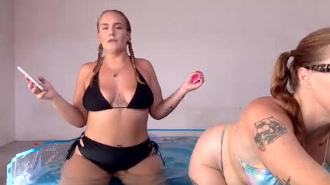 Snapshot of swedish_candii chatting on 01/06/25, 09:43 Swedish Candii online show from 01/06/25, 09:43