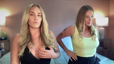 Snapshot of swedish_candii chatting on 11/21/25, 09:57 Swedish Candii online show from 11/21/25, 09:57