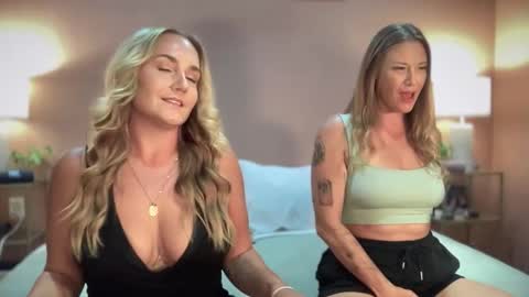 Snapshot of swedish_candii chatting on 11/23/25, 02:44 Swedish Candii online show from 11/23/25, 02:44