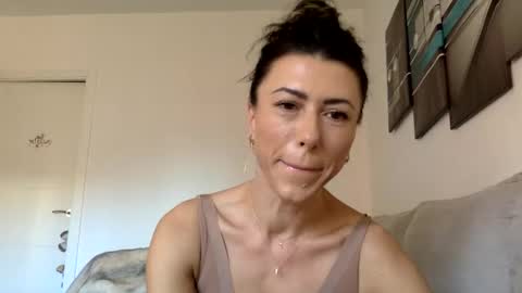 Snapshot of swee788485 chatting on 11/04/25, 02:49 ALBA online show from 11/04/25, 02:49