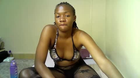 Snapshot of swee_leilah chatting on 09/08/25, 04:50 Call me Sheila online show from 09/08/25, 04:50