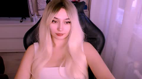 Snapshot of sweeet_baby0 chatting on 10/19/25, 01:17 Kate online show from 10/19/25, 01:17