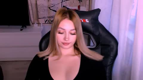 Snapshot of sweeet_baby0 chatting on 10/28/25, 01:31 Kate online show from 10/28/25, 01:31