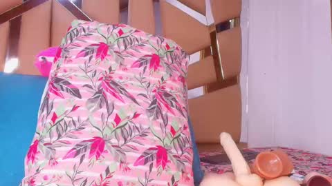 Snapshot of sweegirl_ chatting on 09/14/25, 11:53 Debora online show from 09/14/25, 11:53