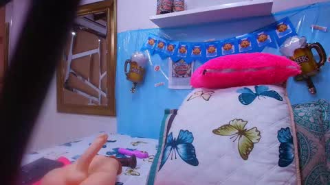 Snapshot of sweegirl_ chatting on 09/25/25, 11:58 Debora online show from 09/25/25, 11:58