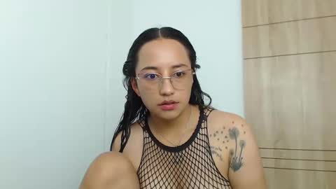 Snapshot of sweet1sin chatting on 01/04/25, 07:44 Laura online show from 01/04/25, 07:44