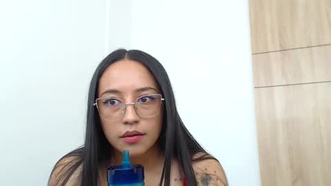 Snapshot of sweet1sin chatting on 02/14/25, 04:41 Laura online show from 02/14/25, 04:41