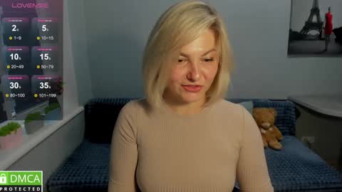 Snapshot of sweet___margaret chatting on 12/17/24, 01:16 Margaret online show from 12/17/24, 01:16
