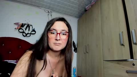 Snapshot of sweet__suck69bitch chatting on 01/01/25, 12:53 sweet__suck69bitch online show from 01/01/25, 12:53