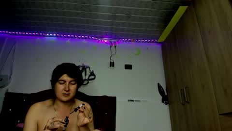 Snapshot of sweet__suck69bitch chatting on 01/06/25, 11:31 sweet__suck69bitch online show from 01/06/25, 11:31