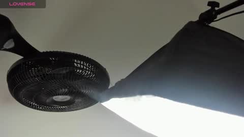 Snapshot of sweet__vanessa1 chatting on 10/21/25, 03:18 Vanessa online show from 10/21/25, 03:18