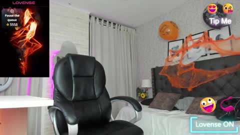 Snapshot of sweet__vanessa1 chatting on 10/26/25, 03:45 Vanessa online show from 10/26/25, 03:45